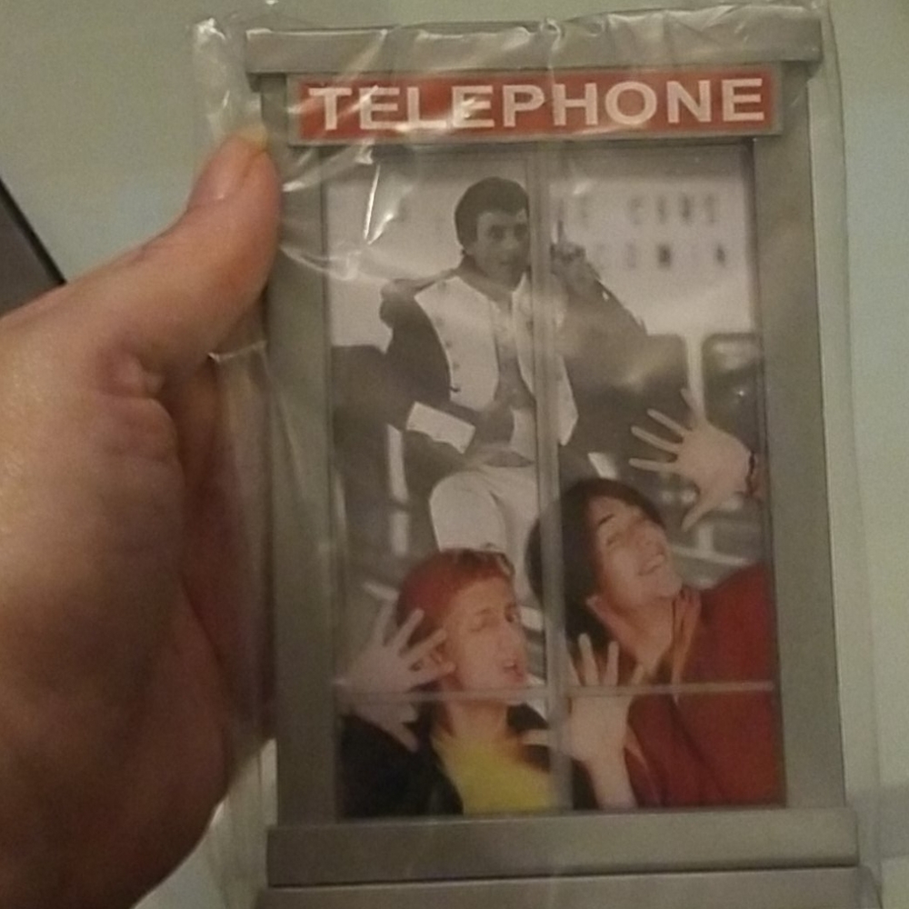 Loot Crate "BILL AND TEDS PICTURE BOOTH"